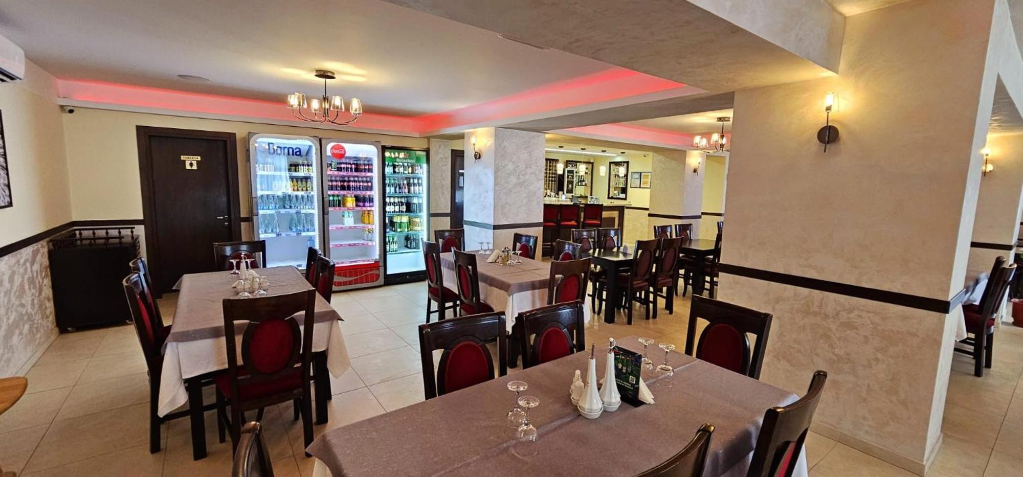 Pensiune Restaurant Pizzerie 2 Pauni Borsa  Bagian luar foto
